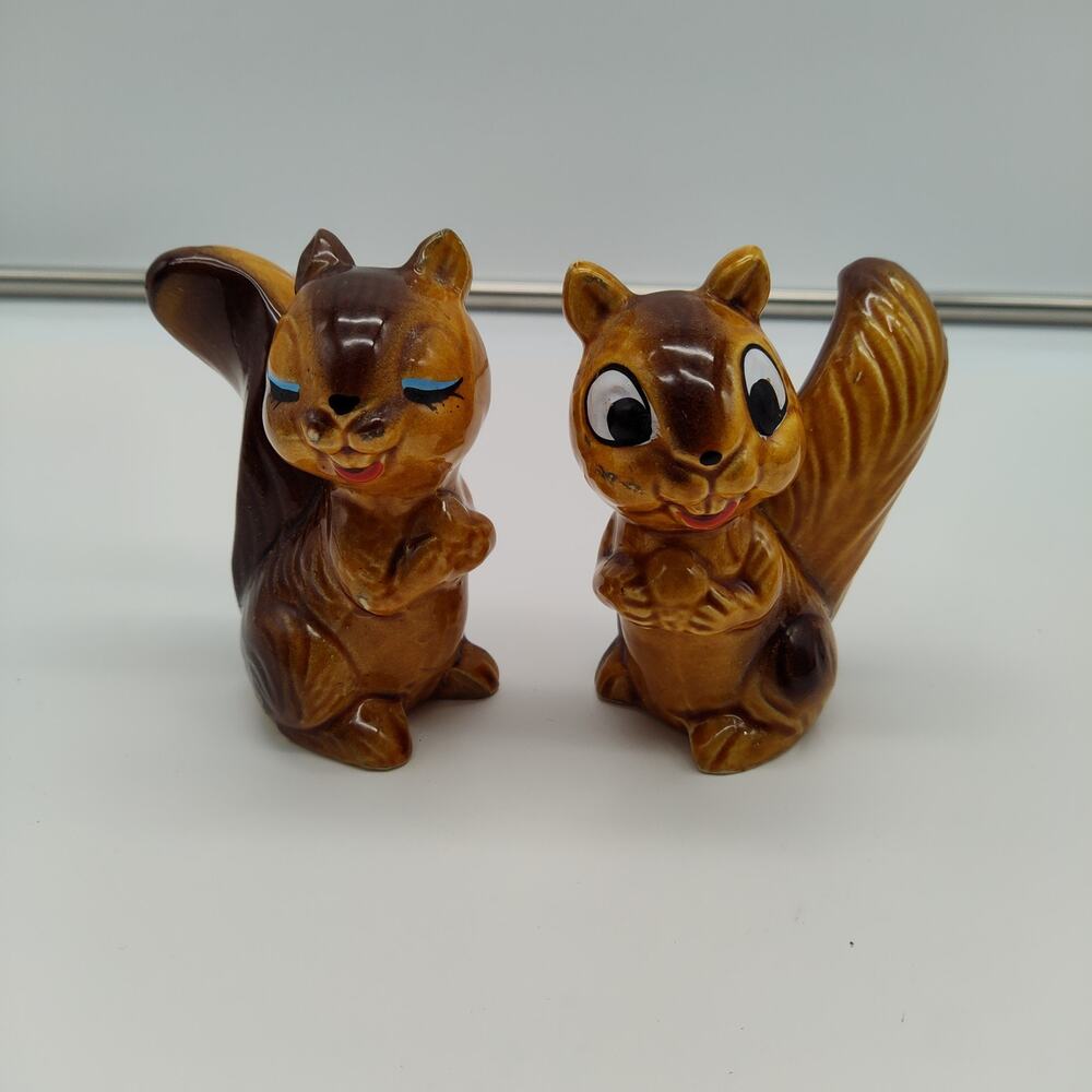 Kitschy Vintage Squirrel Chipmunk Salt Pepper Shaker Set Figurines Ceramic
